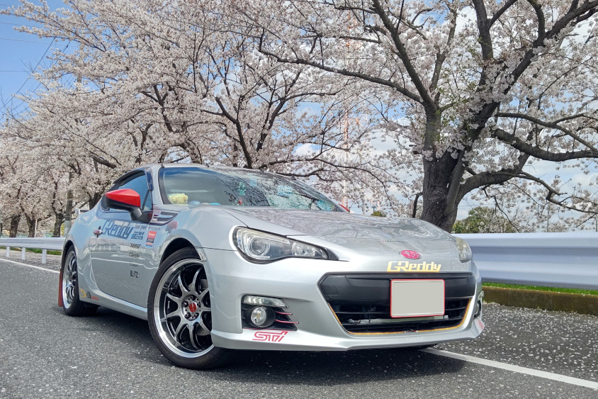 桜とスバル・BRZ