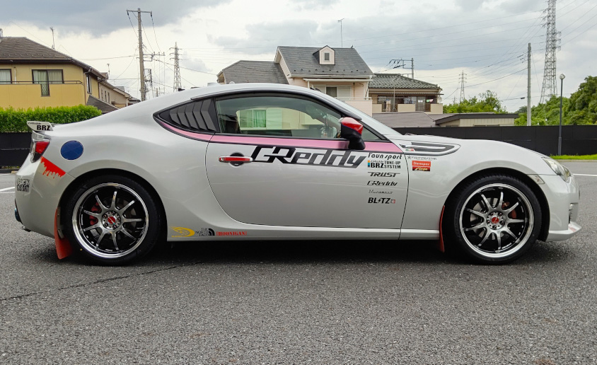 スバル・BRZの右サイドビュー