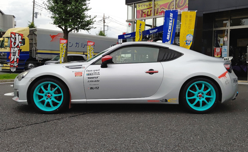 スバル・BRZの左サイドビュー