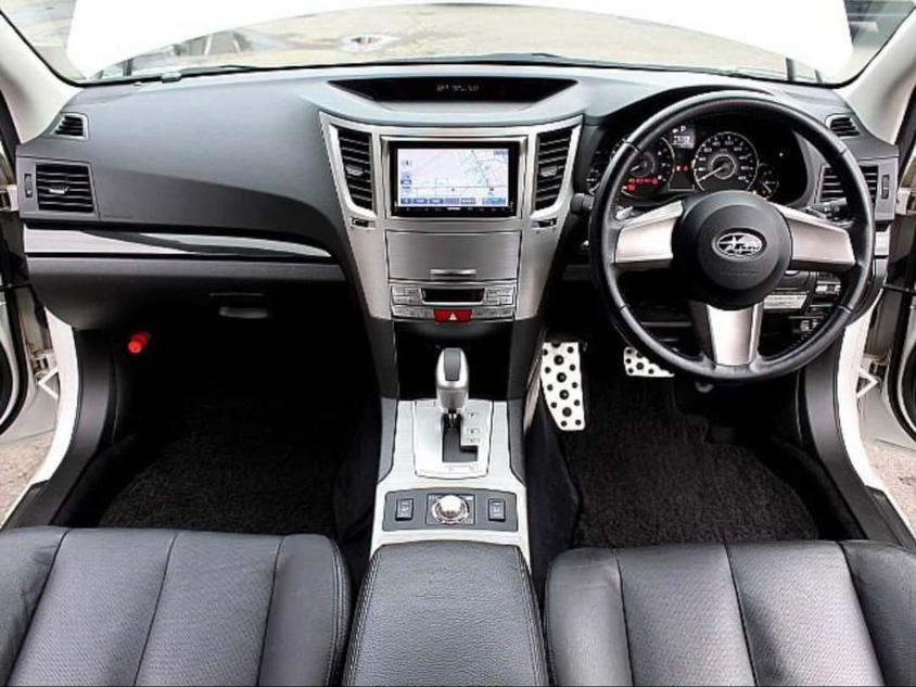 スバル・レガシィB4の運転席