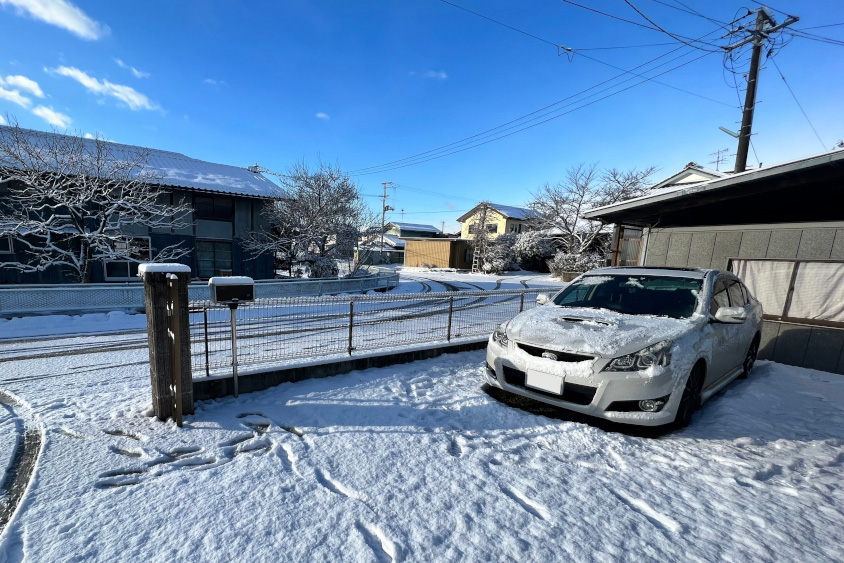 スバル・レガシィB4と雪景色