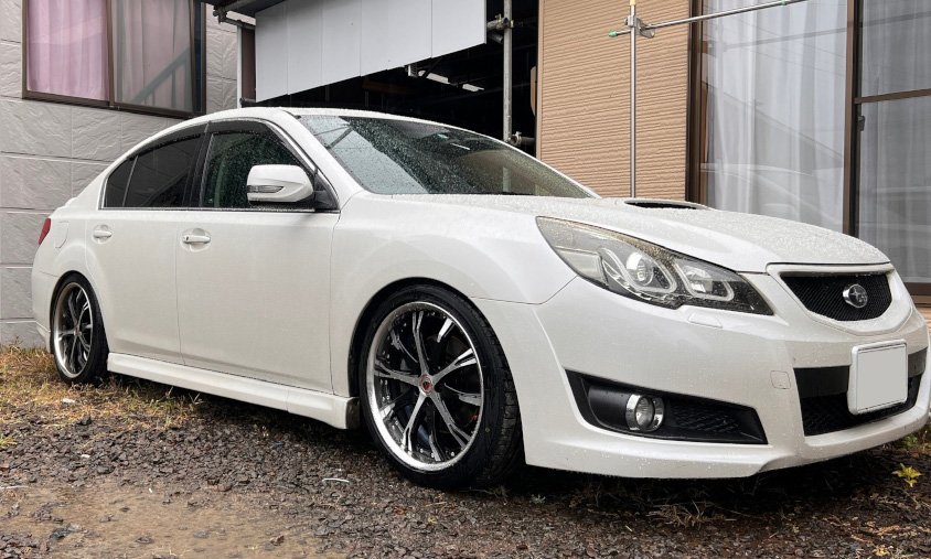 スバル・レガシィB4の右フロントビュー