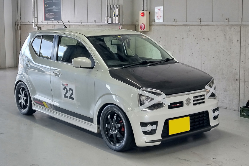 スズキ・アルトワークスのカーボンボンネット