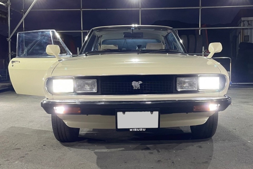 いすゞ・117クーペのヘッドライト