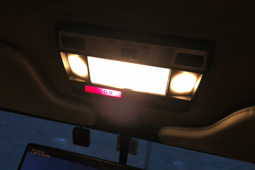 いすゞ・117クーペの室内灯