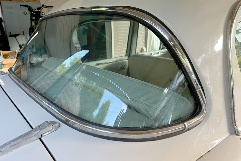 いすゞ・ヒルマンミンクスのリアガラス