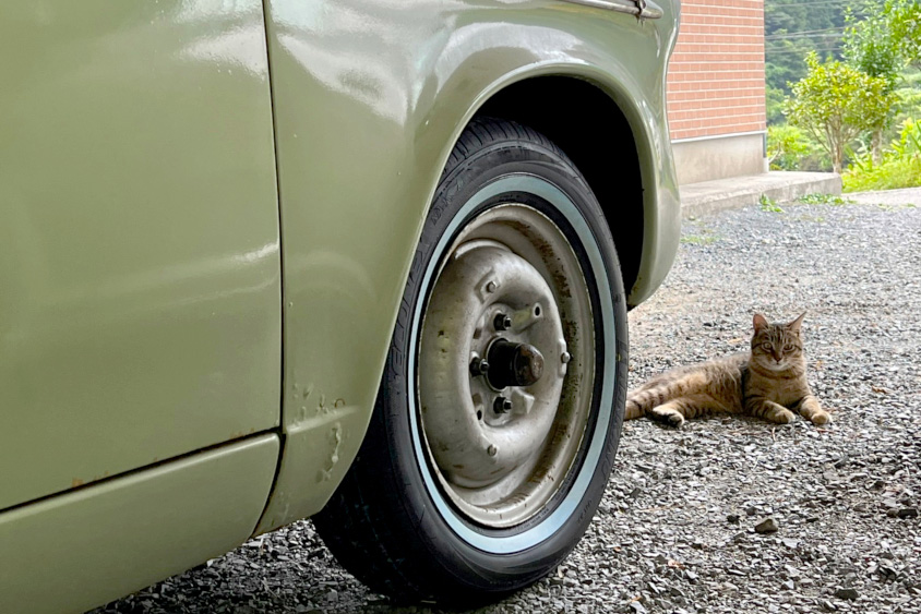 いすゞ・ヒルマンミンクスのみぎフロントタイヤ