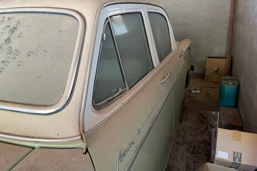 誇りを被ったいすゞ・ヒルマンミンクス