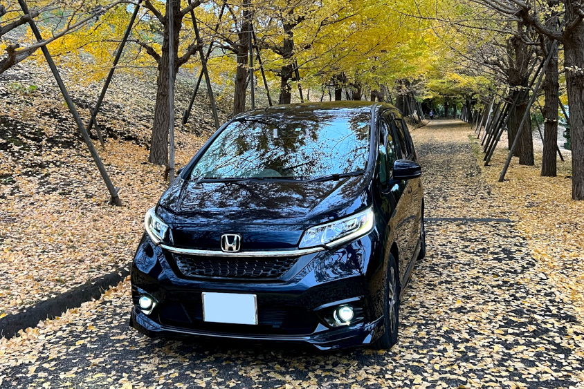 ホンダ・フリードと紅葉