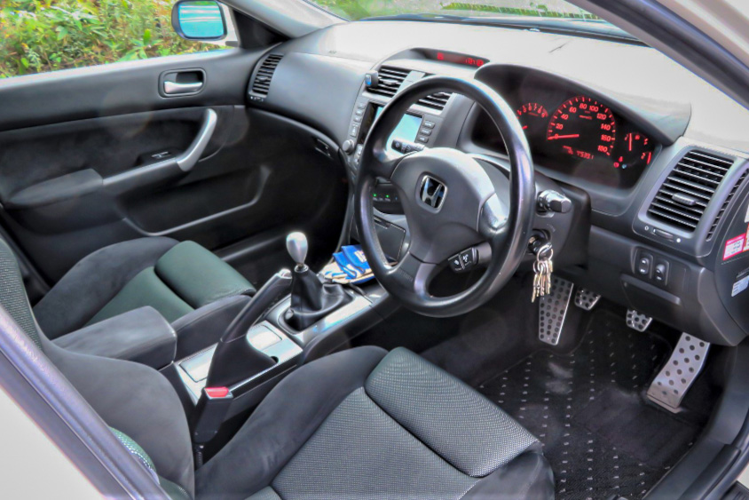 ホンダ・アコードユーロRの運転席