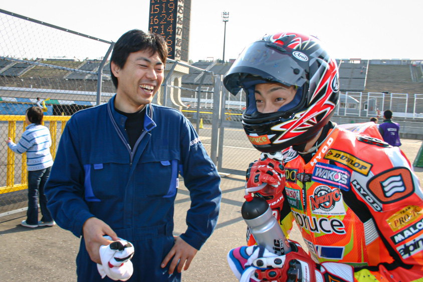 生徒をサポートするKさん