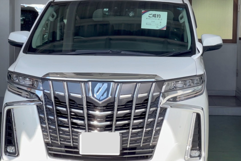 トヨタ・アルファードのフロントビュー
