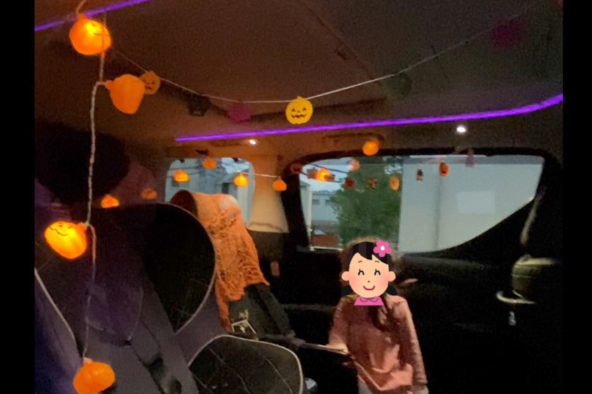 トヨタ・アルファードの紫のイルミネーション