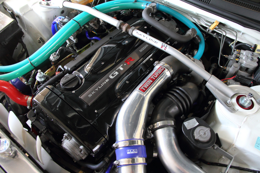 日産・スカイラインGT-R（R33）のエンジンルーム