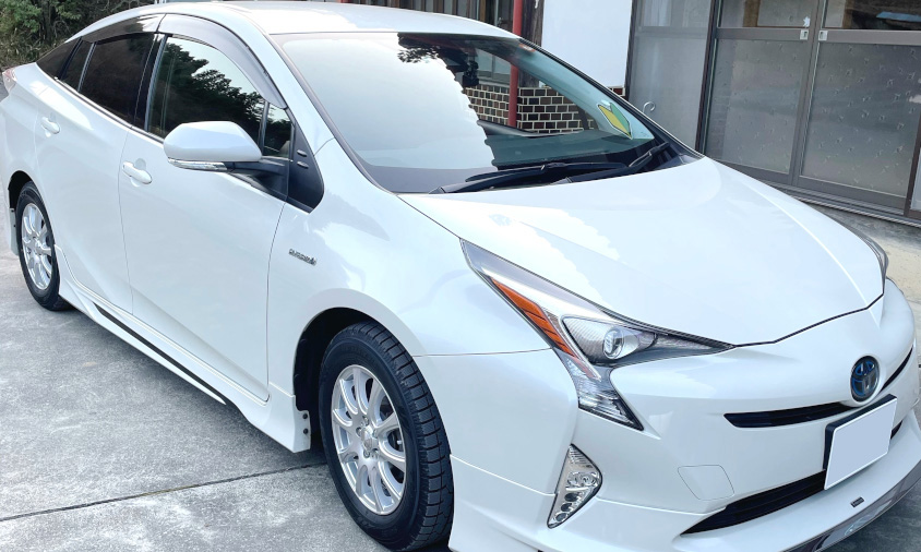 購入当初のトヨタ・プリウス右フロントビュー