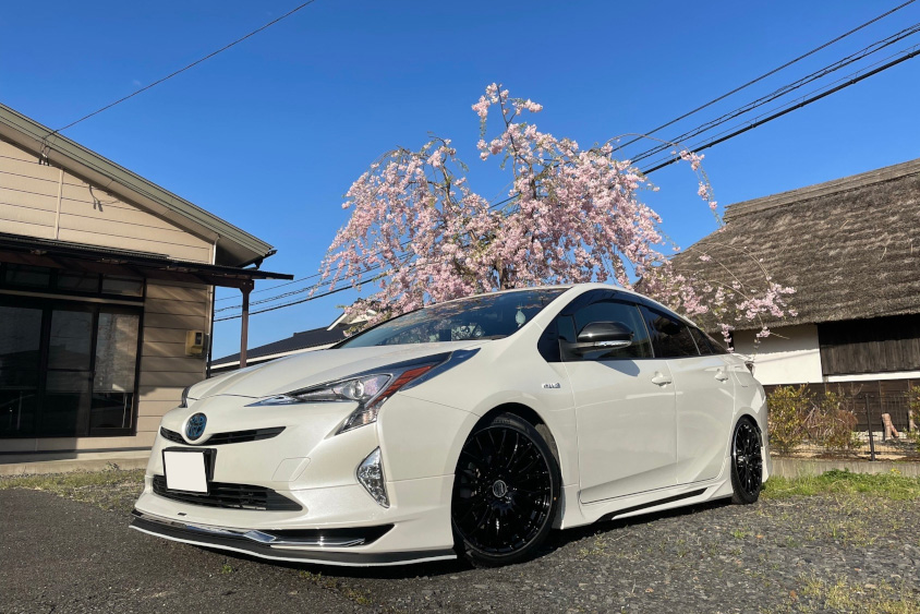 カスタムしたトヨタ・プリウス