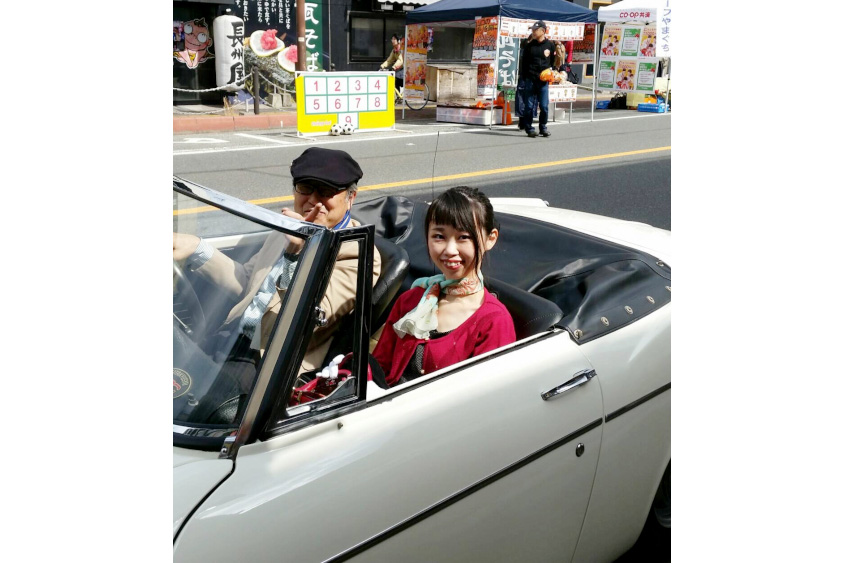 日産・ダットサンフェアレディ1600に乗る伊佐さん
