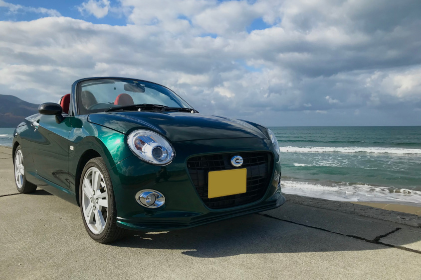 ダイハツ・コペン セロの右フロントビュー