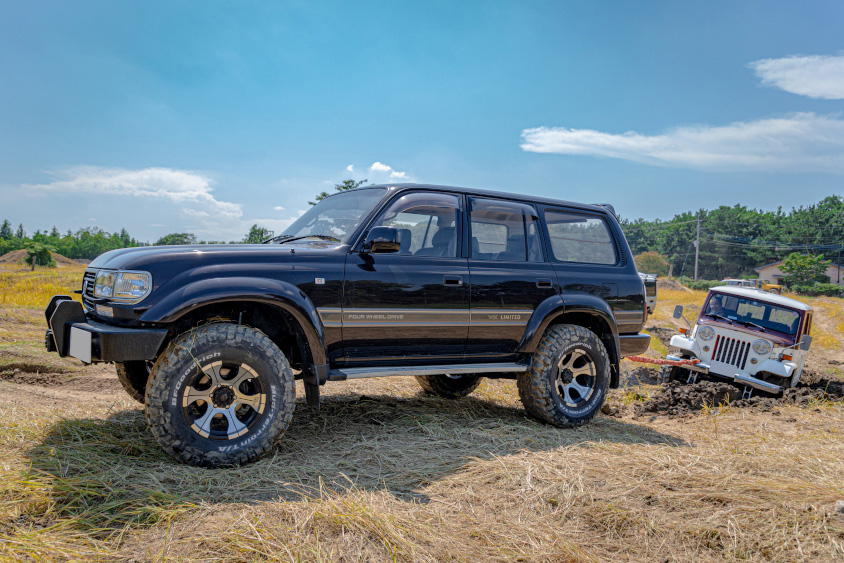 トヨタ・ランドクルーザー80で牽引