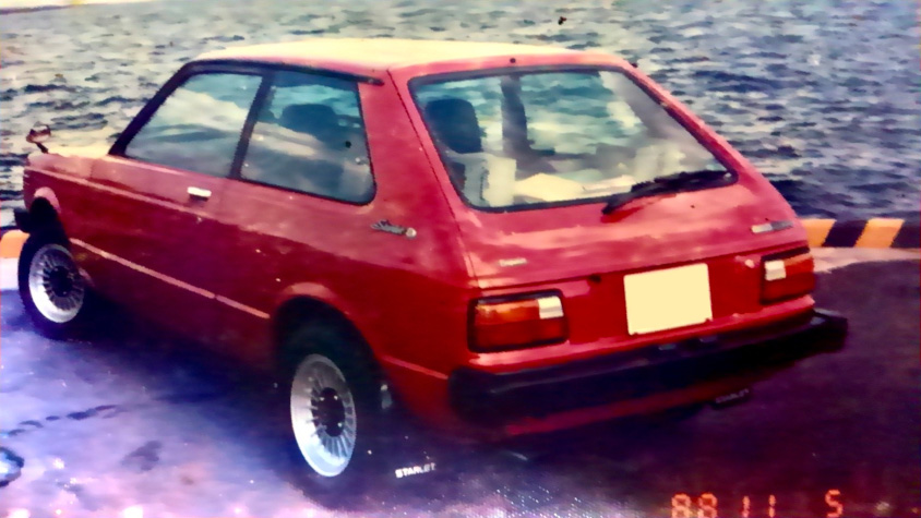 トヨタ・スターレット(KP61)のリア写真