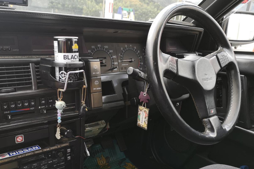 スカイラインGTS-Rの運転席