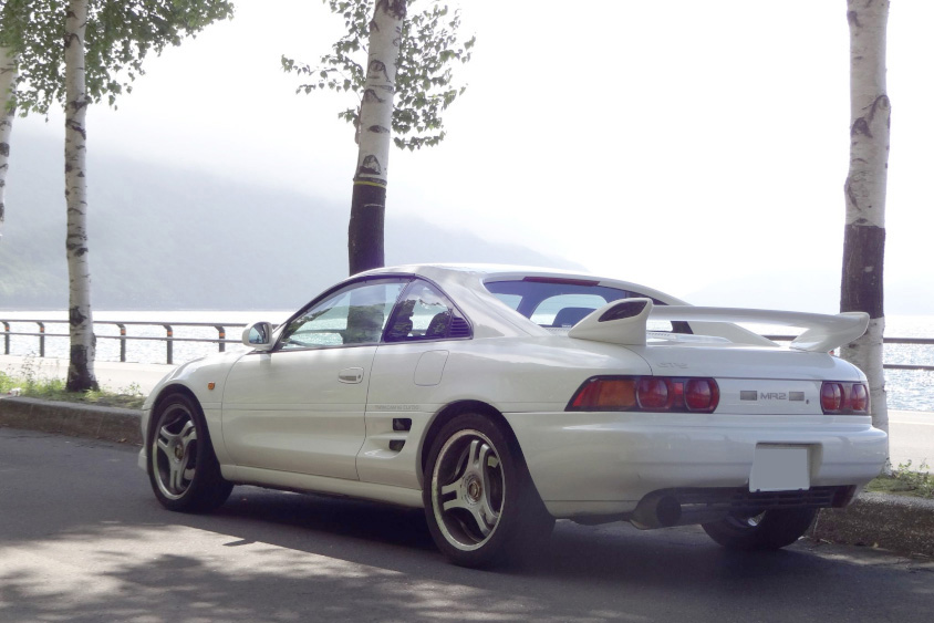 トヨタ・MR2の左リアビュー