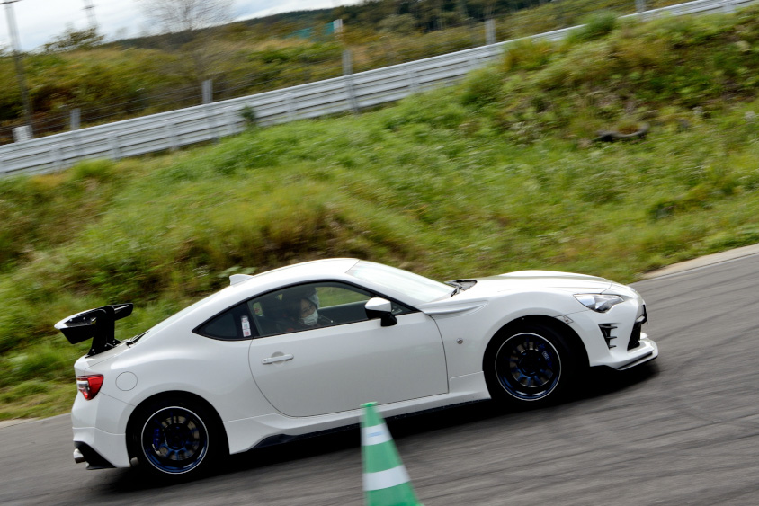 トヨタ・86でドライビングトレーニング
