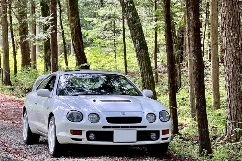 トヨタ・セリカGT FOUR ST205の右フロントビュー