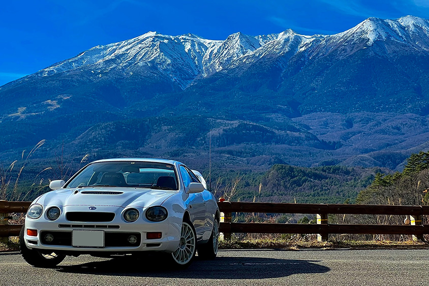 トヨタ・セリカGT FOUR ST205と山並み