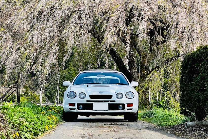 トヨタ・セリカGT FOUR ST205と枝垂桜