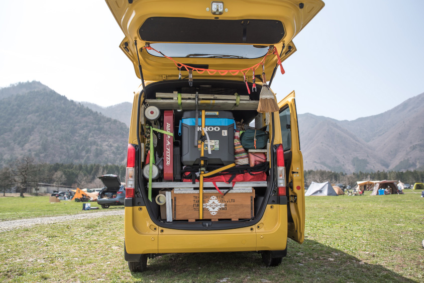 ホンダN-VANのリアビュー