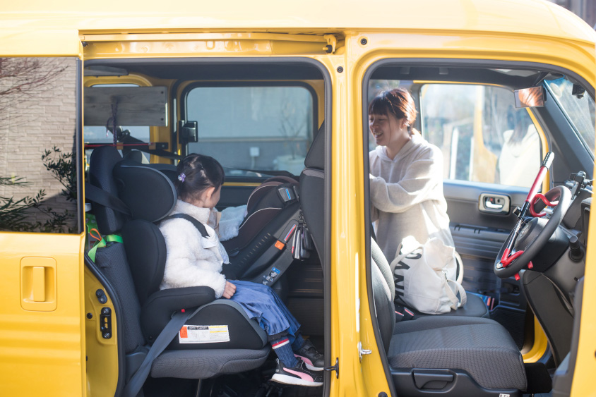 ホンダN-VANのサイドビュー