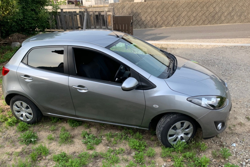 マツダ・デミオに右サイドビュー