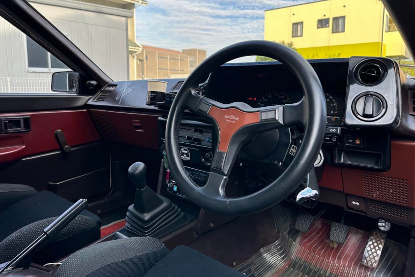 トヨタ・スプリンタートレノ(AE86)のステアリング