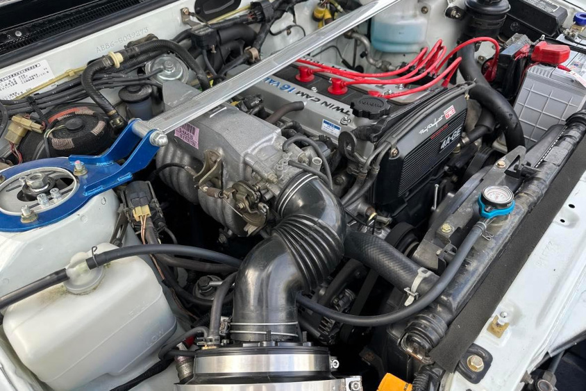 トヨタ・スプリンタートレノ（AE86）のエンジンルーム