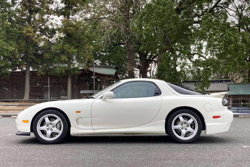 マツダ・RX-7の左サイドビュー