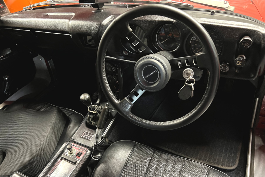 日産・ダットサン・フェアレディSR311の運転席