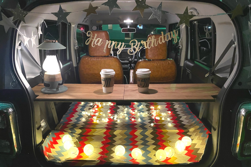 スズキ・ハスラーのラゲッジとテーブル