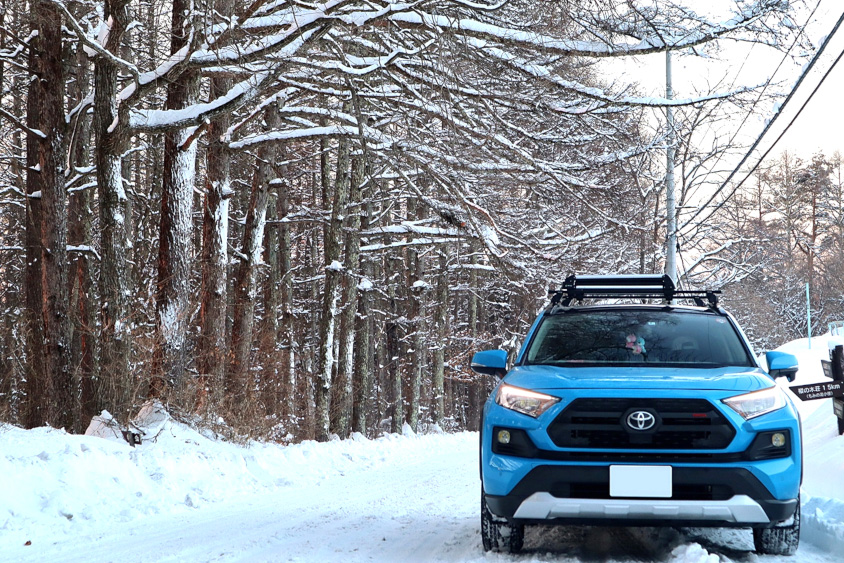 トヨタ・RAV4と雪景色