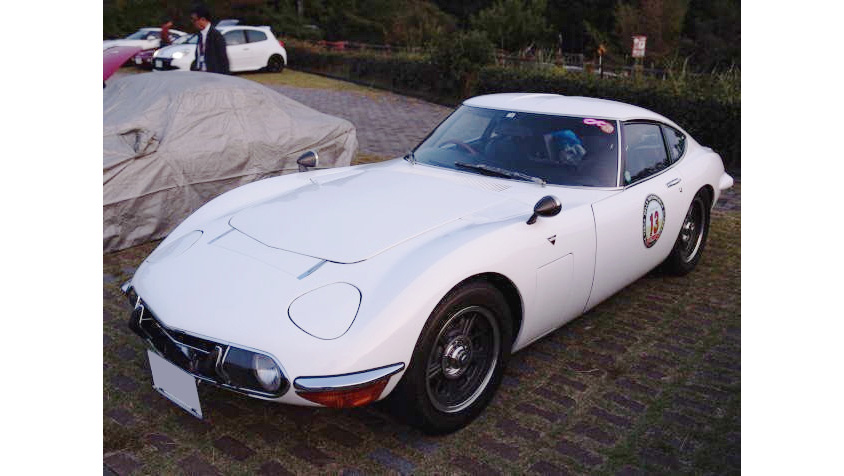 トヨタ・2000GTの左フロントビュー