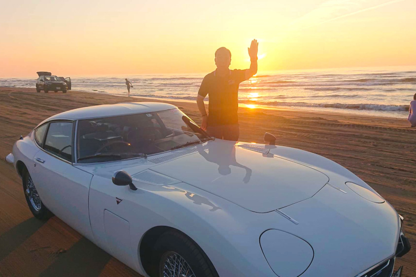 トヨタ・2000GTとオーナーのてつはたさん