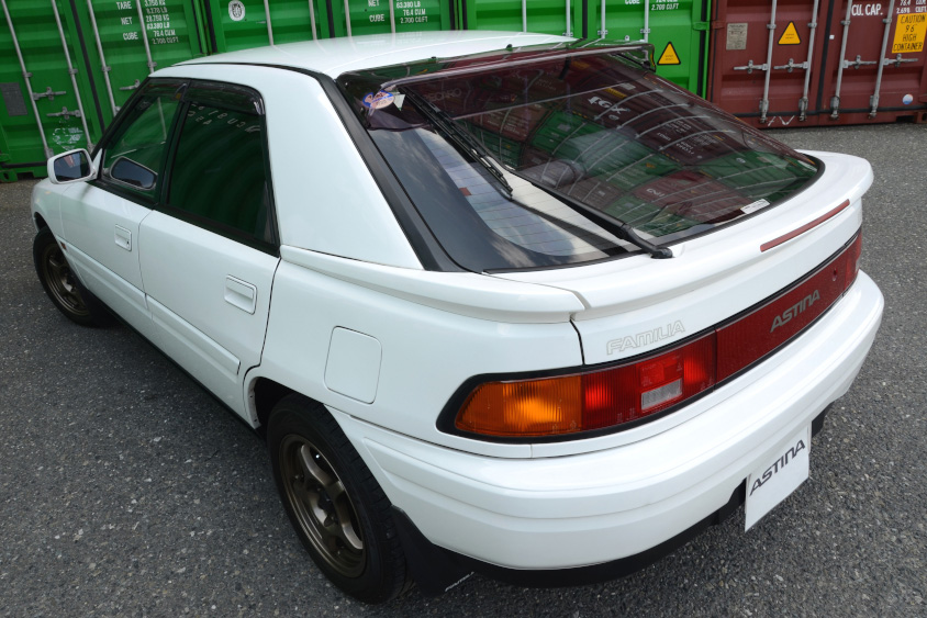 マツダ・ファミリア アスティナのリヤワイパー