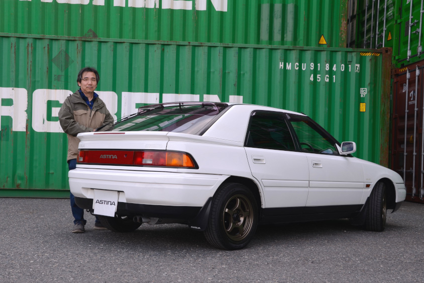 マツダ・ファミリア アスティナとオーナーのSAKOさん