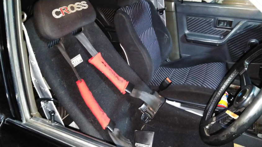 三菱・ランサーEXターボ(ランタボ)の運転席