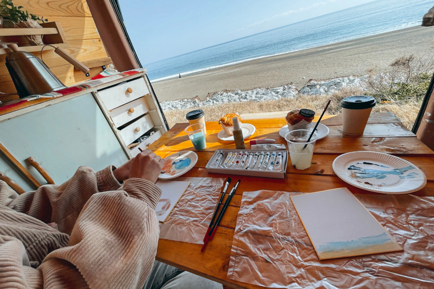 トヨタ・ハイエースで絵を楽しむ