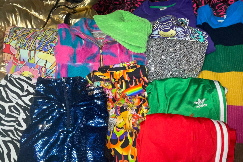 Harukaさんの色彩豊かな洋服