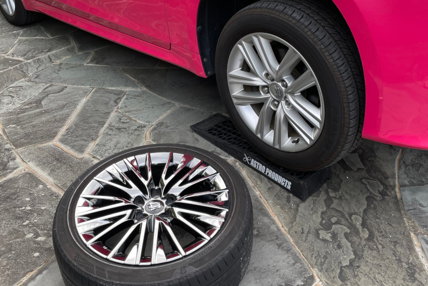 トヨタ・クラウン（ReBORN PINK）のホイール