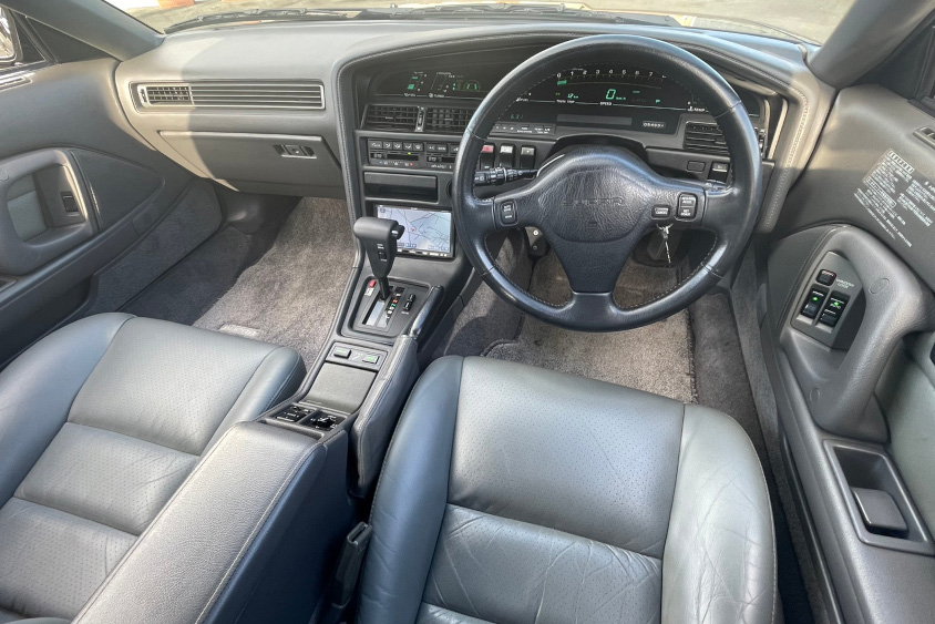 トヨタ・スープラ70の運転席