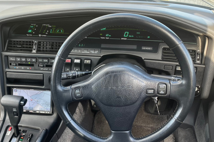 トヨタ・スープラ70のデジタルメーター