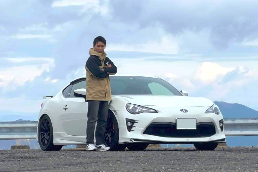 トヨタ・86とオーナーの稲岡さん